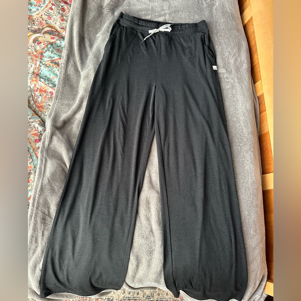 Vuori Halo Essential Wide Leg Pants